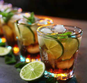 Cocktails with lime and mint